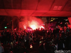 Kolong Flyover Pasupati Dipenuhi Bobotoh Usai Persib Tumbangkan Persija