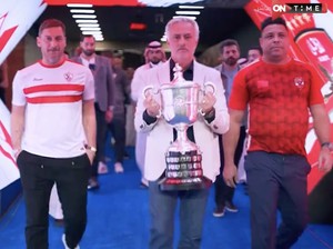 Mourinho di Arab Saudi, Bawa Trofi Diapit Ronaldo dan Totti