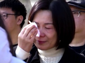 Keluarga Korban Hilangnya MH370 Demo di Depan Kedubes Malaysia di Beijing
