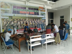 Lelah Jadi Buronan, 5 Tersangka Perusakan TPS di Bima Serahkan Diri