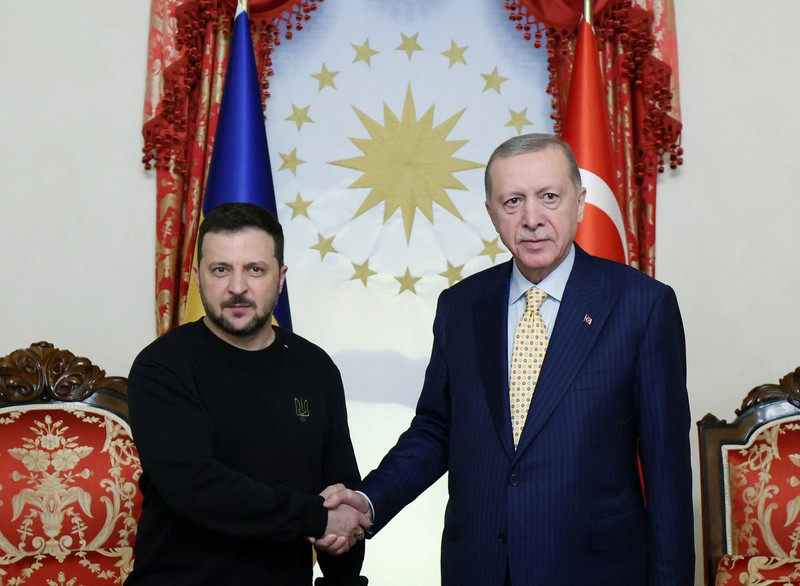 Presiden Ukraina Volodymyr Zelensky bertemu Presiden Turki Recep Tayyip Erdogan. (Presidential Press Office/Handout via REUTERS) Presiden Ukraina Volodymyr Zelensky bertemu Presiden Turki Recep Tayyip Erdogan. (Presidential Press Office/Handout via REUTERS)