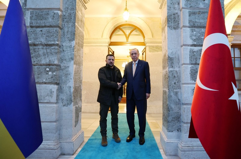 Presiden Ukraina Volodymyr Zelensky bertemu Presiden Turki Recep Tayyip Erdogan. (Presidential Press Office/Handout via REUTERS) Presiden Ukraina Volodymyr Zelensky bertemu Presiden Turki Recep Tayyip Erdogan. (Presidential Press Office/Handout via REUTERS)