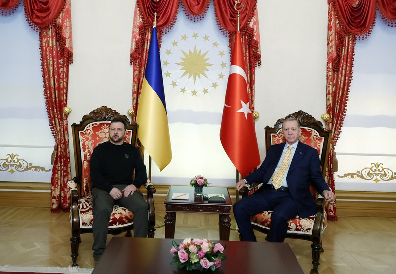 Presiden Ukraina Volodymyr Zelensky bertemu Presiden Turki Recep Tayyip Erdogan. (Presidential Press Office/Handout via REUTERS) Presiden Ukraina Volodymyr Zelensky bertemu Presiden Turki Recep Tayyip Erdogan. (Presidential Press Office/Handout via REUTERS)