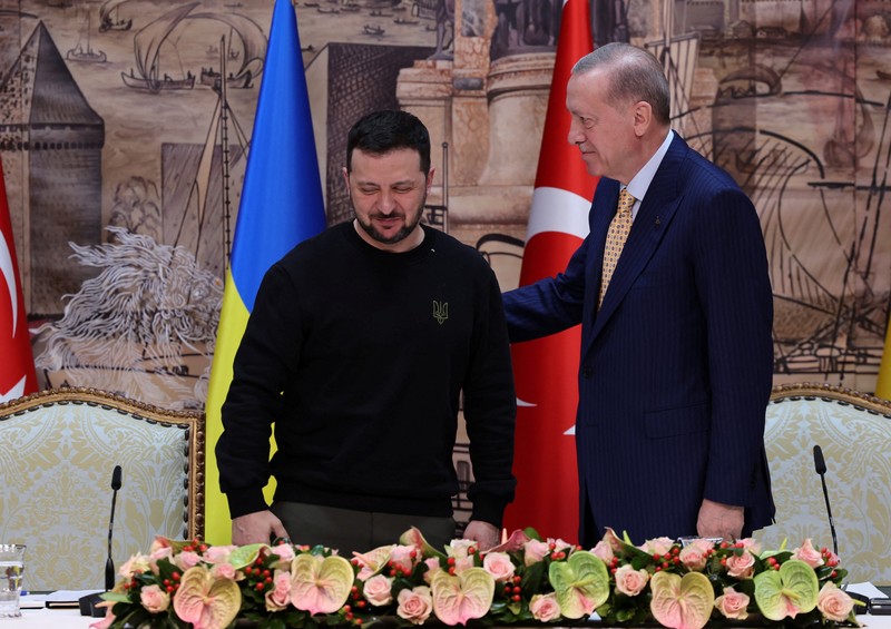 Presiden Ukraina Volodymyr Zelensky bertemu Presiden Turki Recep Tayyip Erdogan. (Presidential Press Office/Handout via REUTERS) Presiden Ukraina Volodymyr Zelensky bertemu Presiden Turki Recep Tayyip Erdogan. (Presidential Press Office/Handout via REUTERS)