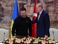 Potret Zelensky & Erdogan Bertemu Empat Mata Bahas Misi Perdamaian