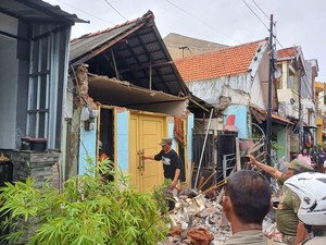 Nasib Beruntung Ibu Hamil di Surabaya Saat Terjebak Ketika Rumahnya Runtuh