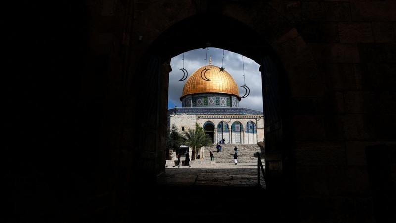 Suasana masjid Al-Aqsa di Kota Tua, Yerusalem. (REUTERS/Ammar Awad)