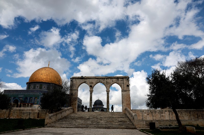 Suasana masjid Al-Aqsa di Kota Tua, Yerusalem. (REUTERS/Ammar Awad)