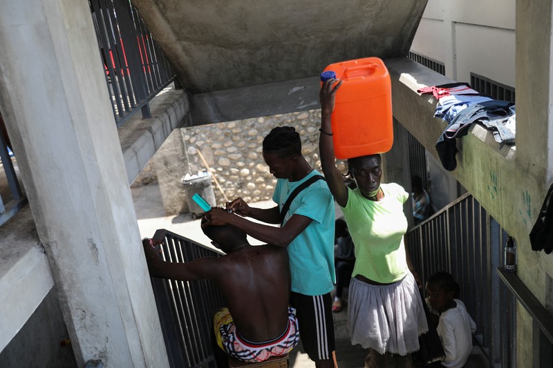Suasana saat protes ketika pemerintah mengatakan akan memperpanjang keadaan darurat selama satu bulan lagi setelah meningkatnya kekerasan dari geng yang berusaha menggulingkan Perdana Menteri Ariel Henry, di Port-au-Prince, Haiti, Kamis (7/3/2024). (REUTERS/Ralph Tedy Erol)