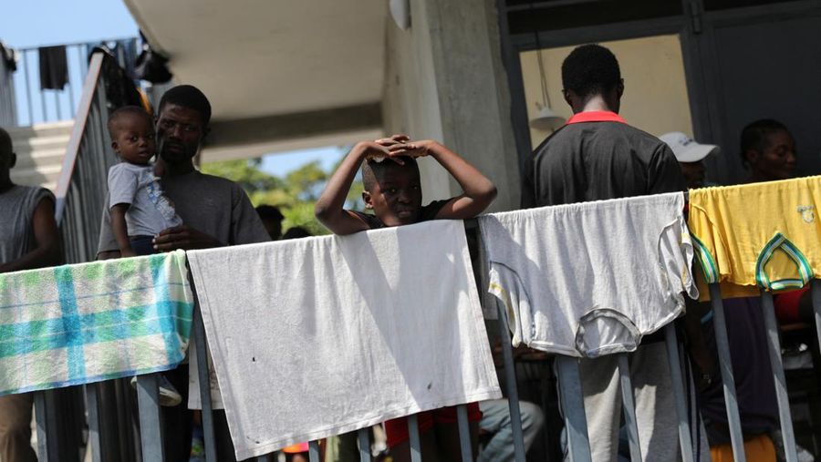 Suasana saat protes ketika pemerintah mengatakan akan memperpanjang keadaan darurat selama satu bulan lagi setelah meningkatnya kekerasan dari geng yang berusaha menggulingkan Perdana Menteri Ariel Henry, di Port-au-Prince, Haiti, Kamis (7/3/2024). (REUTERS/Ralph Tedy Erol)