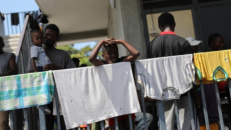 Suasana saat protes ketika pemerintah mengatakan akan memperpanjang keadaan darurat selama satu bulan lagi setelah meningkatnya kekerasan dari geng yang berusaha menggulingkan Perdana Menteri Ariel Henry, di Port-au-Prince, Haiti, Kamis (7/3/2024). (REUTERS/Ralph Tedy Erol)