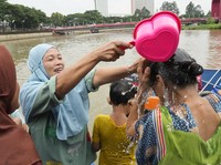 Sirene Berbunyi! Pintu Air Sungai Cisadane Tangerang Siaga 3