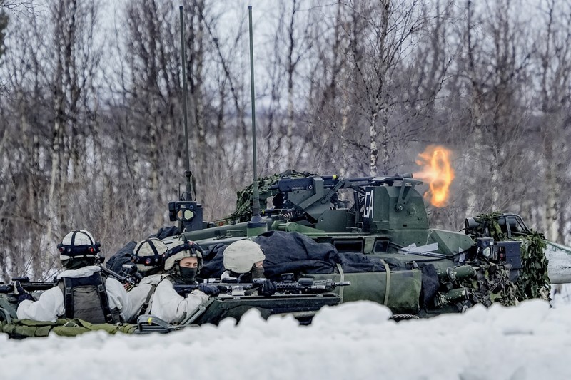 NATO menggelar latihan tempur besar-besaran di fjord Norwegia Utara. (AP/Heiko Junge) NATO menggelar latihan tempur besar-besaran di fjord Norwegia Utara. (AP/Heiko Junge)