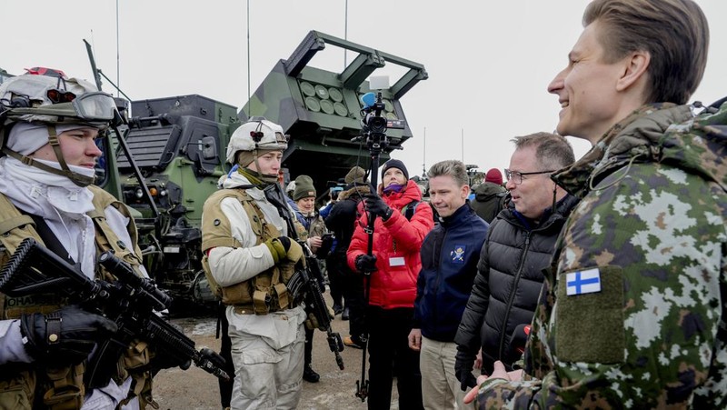 NATO menggelar latihan tempur besar-besaran di fjord Norwegia Utara. (AP/Heiko Junge)