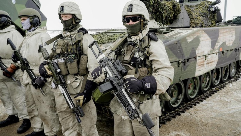 NATO menggelar latihan tempur besar-besaran di fjord Norwegia Utara. (AP/Heiko Junge)