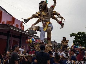 Melihat Pawai Ogoh-ogoh di Desa Pancasila Lamongan