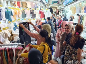 Cuan Pedagang hingga Porter Pasar Tanah Abang Jelang Ramadan