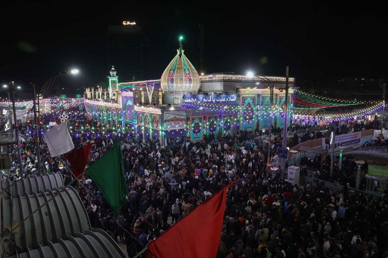 Ziarah kubur menjelang Ramadan di TPU Semper, Jakarta Utara, Jumat (8/3/2024). (REUTERS/Ajeng Dinar Ulfiana) Ziarah kubur menjelang Ramadan di TPU Semper, Jakarta Utara, Jumat (8/3/2024). (REUTERS/Ajeng Dinar Ulfiana)