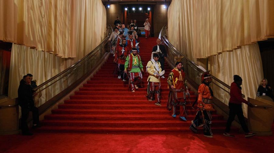 Suasana persiapan jelang Academy Awards ke-96 atau Oscars 2024 di Dolby Theatre, Los Angeles, California, Amerika Serikat, Sabtu (9/3/2024). (REUTERS/Maye-E Wong)