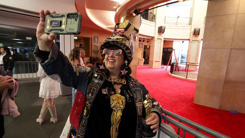Suasana persiapan jelang Academy Awards ke-96 atau Oscars 2024 di Dolby Theatre, Los Angeles, California, Amerika Serikat, Sabtu (9/3/2024). (REUTERS/Maye-E Wong)