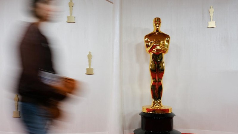 Suasana persiapan jelang Academy Awards ke-96 atau Oscars 2024 di Dolby Theatre, Los Angeles, California, Amerika Serikat, Sabtu (9/3/2024). (REUTERS/Maye-E Wong)