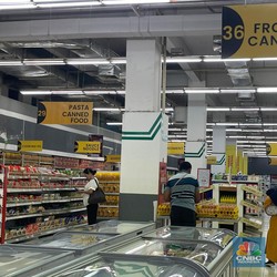 Jelang Lebaran, Aneka Camilan di Transmart Diserbu Pengunjung