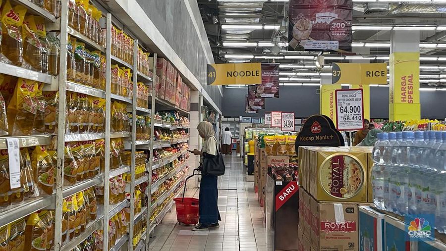Suasana saat berlangsungnya FullDay Sale di Transmart ITC BSD, Tangerang Selatan, Banten, Minggu (10/3/2024). (²©²ÊÍøÕ¾/Teti Purwanti)