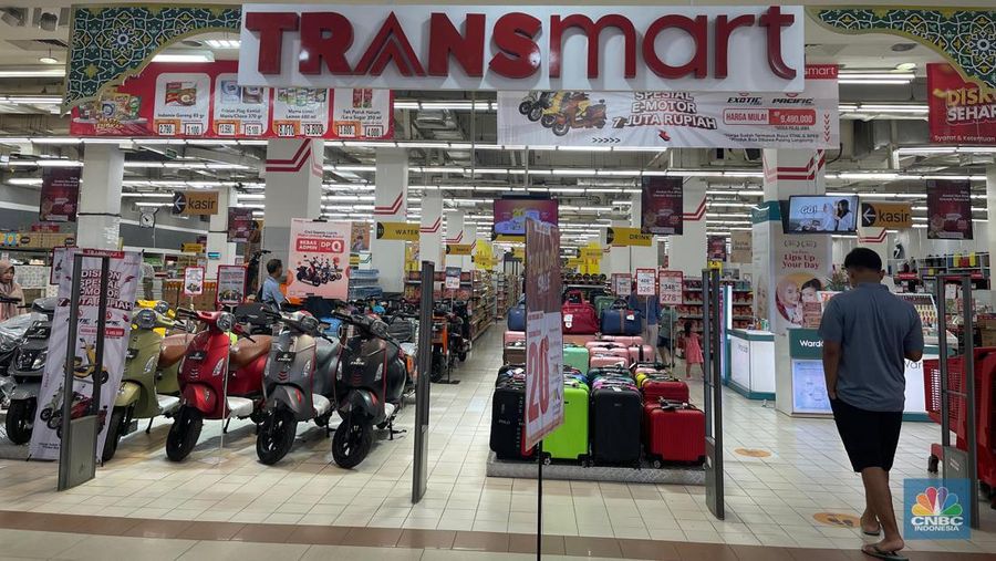 Suasana saat berlangsungnya FullDay Sale di Transmart  ITC BSD, Tangerang Selatan, Banten, Minggu (10/3/2024). (CNBC Indonesia/Teti Purwanti)