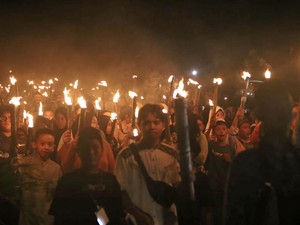 Ribuan Warga Mentok Ramaikan Pawai Obor Jelang Ramadan