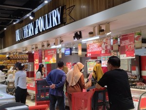 Gerai Daging di Transmart Full Day Sale Cempaka Putih Diserbu Pengunjung