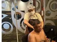 Heboh Bos AirAsia Tony Fernandes Telanjang Dada-Bawa RI, Ada Apa?
