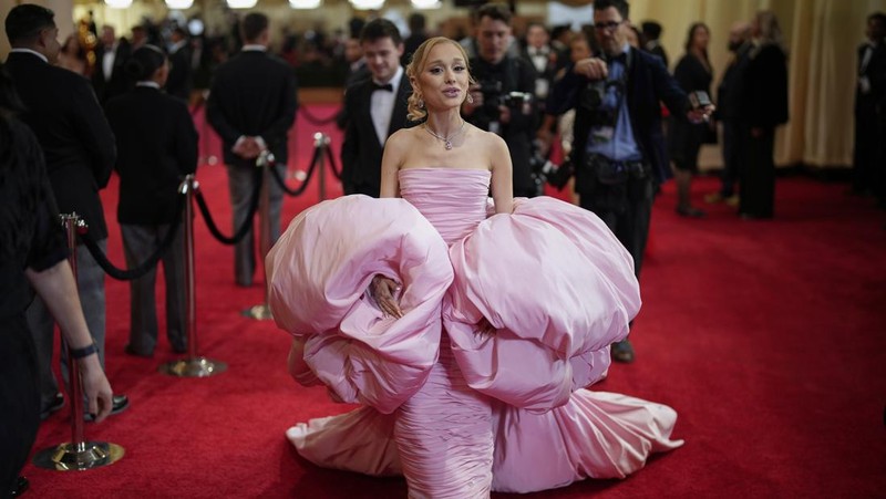 Emma Stone tiba di Oscar pada Minggu, 10 Maret 2024, di Teater Dolby di Los Angeles. (Photo by Jordan Strauss/Invision/AP)