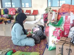 Puluhan Penumpang Tujuan Pulau Masalembu Tertahan di Pelabuhan Sumenep