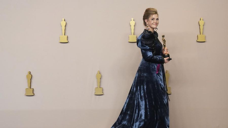 Emma Stone tiba di Oscar pada Minggu, 10 Maret 2024, di Teater Dolby di Los Angeles. (Photo by Jordan Strauss/Invision/AP)