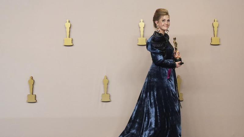 Emma Stone tiba di Oscar pada Minggu, 10 Maret 2024, di Teater Dolby di Los Angeles. (Photo by Jordan Strauss/Invision/AP)