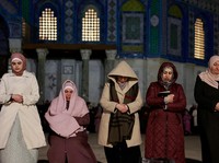 Israel Batasi Warga Palestina Salat Tarawih di Masjid Al-Aqsa