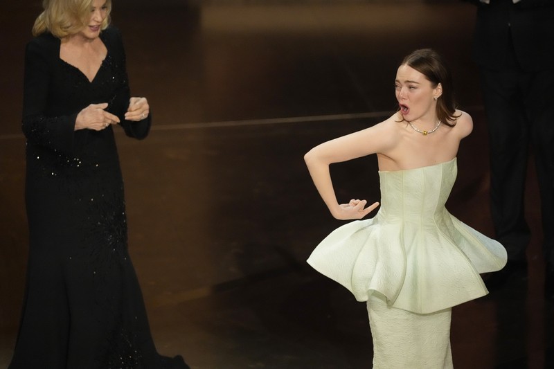 Emma Stone tiba di Oscar pada Minggu, 10 Maret 2024, di Teater Dolby di Los Angeles. Emma Stone tiba di Oscar pada Minggu, 10 Maret 2024, di Teater Dolby di Los Angeles. (Photo by Jordan Strauss/Invision/AP)
