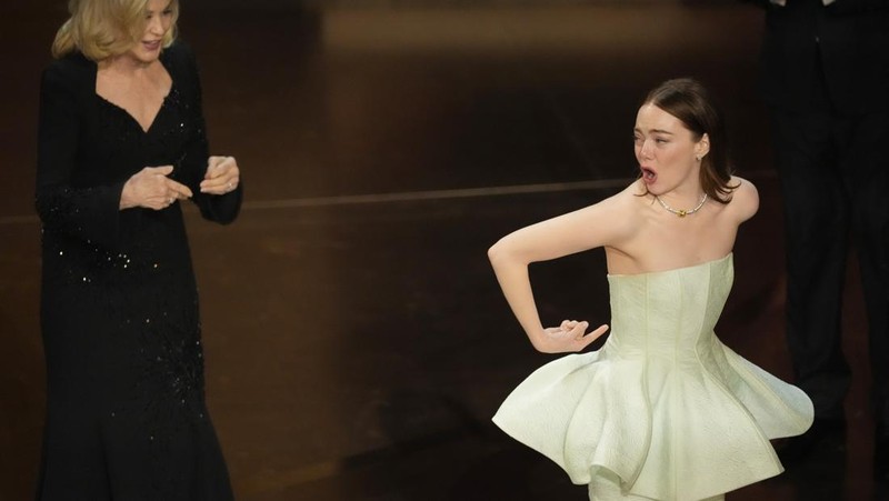 Emma Stone tiba di Oscar pada Minggu, 10 Maret 2024, di Teater Dolby di Los Angeles. (Photo by Jordan Strauss/Invision/AP)