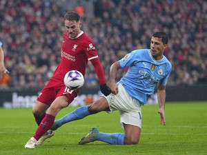 Guardiola: Man City Lolos dari Tsunami di Anfield