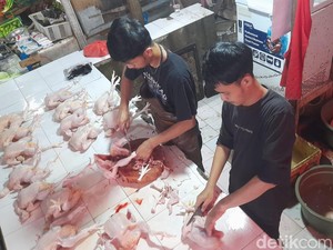 Senangnya Pedagang Ayam di Makassar Omzet Naik 500 Persen Jelang Ramadan