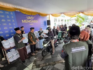 Selama Ramadan, UMY Bagikan Ribuan Takjil Gratis untuk Mahasiswa