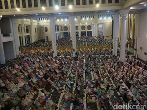 Niat dan Tata Cara Salat Tarawih Lengkap dengan Doanya