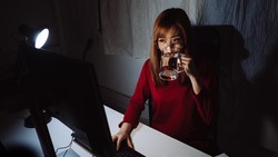 Sehari Harus Minum 8 Gelas Air Putih? 5 Anjuran Sehat Ini Ternyata Sebagian Cuma Mitos