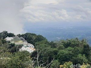 Berkunjung ke Masjid di Atas Awan
