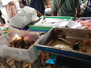 Buka Puasa 2 Jam Lagi, Hidangan Ini Sudah Ludes Di Pasar Takjil Benhil