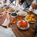 Doa 10 Menit Sebelum Berbuka Puasa Beserta Arti & Latinnya