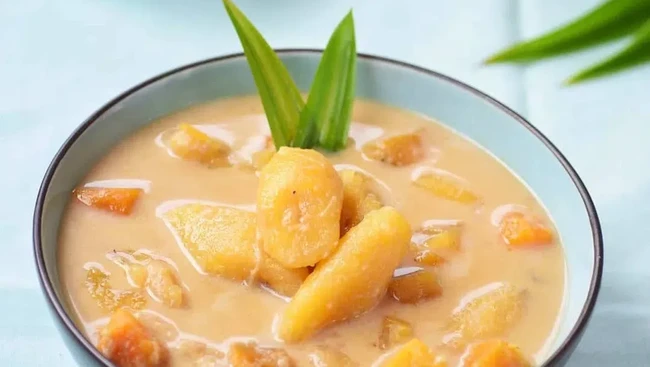 Kolak Pisang VS Biji Salak, Mana yang Lebih Sehat untuk Buka Puasa?