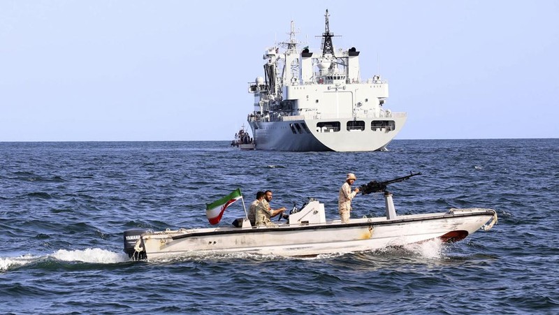 Iran akan memulai latihan angkatan laut gabungan dengan Rusia dan China di bagian utara Samudera Hindia, kata media pemerintah Selasa (12/3). (Iranian Army via AP)
