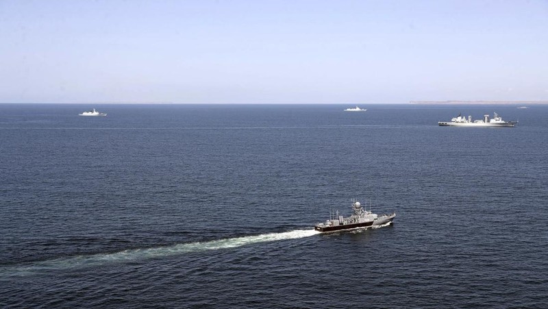 Iran akan memulai latihan angkatan laut gabungan dengan Rusia dan China di bagian utara Samudera Hindia, kata media pemerintah Selasa (12/3). (Iranian Army via AP)