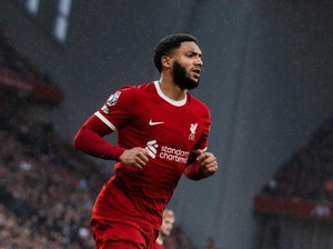 Liverpool Dibenamkan Crystal Palace, Joe Gomez Dirujak Fans